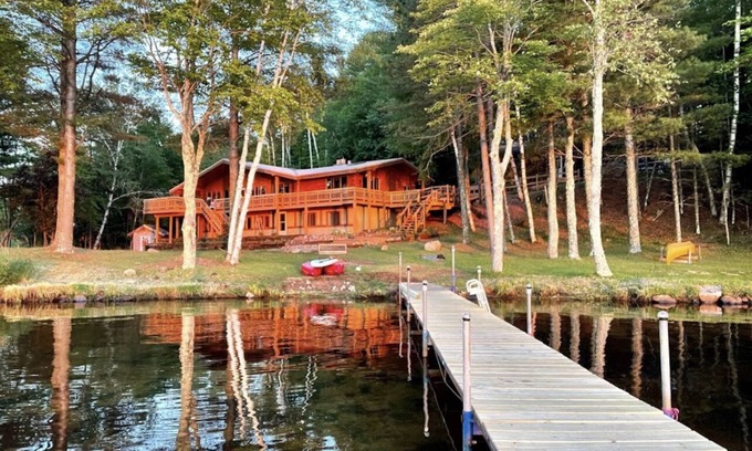 Lake Tomahawk Cabin | Stunning, Cozy Lake House with 680 feet of shoreline