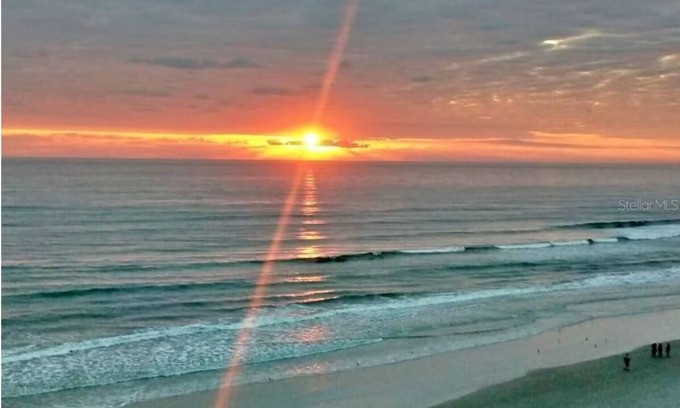 Van Valzah Condo | Stunning direct oceanfront 2-Bd/2-Bath Condo, 6th fl, Daytona Beach Shores FL