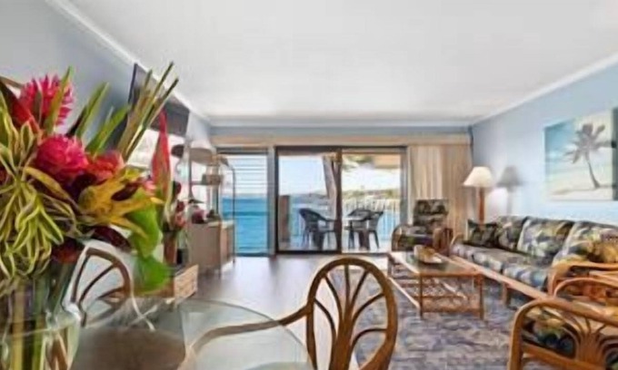 Kailua-Kona Condo | Stunning Direct Ocean Front with Amazing Views