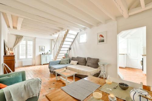 Quartier Sainte-Marguerite Apartment | Stunning duplex near Place de la Nation