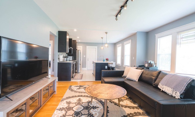 Oakdale Apartment | Stunning Entire Three Units Apts (USM AREA)