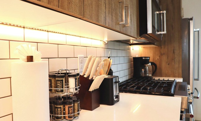 Loyal Heights House | Stunning Entire Townhome 3b/2.5ba w Parking in Seattle