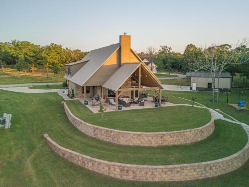 Eufaula House | Stunning Eufaula Waterfront Home in Dixie Cove