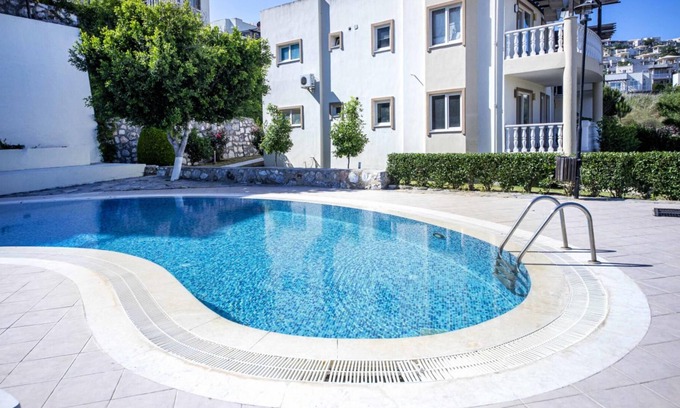 Bogazici Apartment | Stunning Flat near Beach with Shared Pool n Bodrum