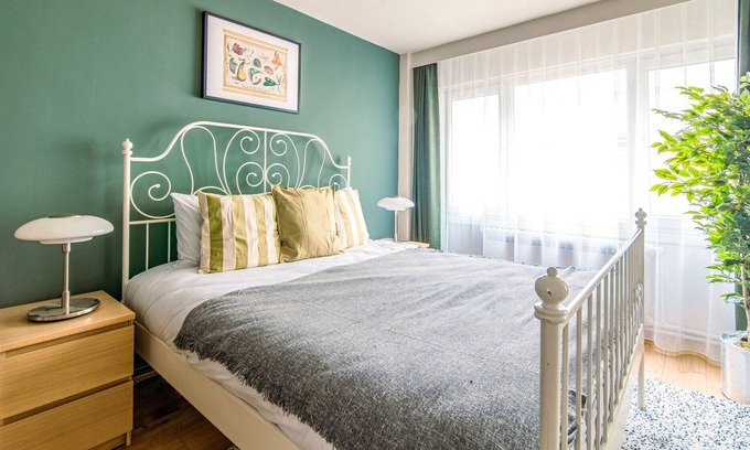 Nisantasi Apartment | Stunning Flat with Excellent Location in Tesvikiye