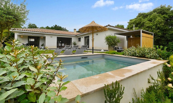 Saint-Laurent-des-Arbres House | Stunning home in St Laurent des Arbres