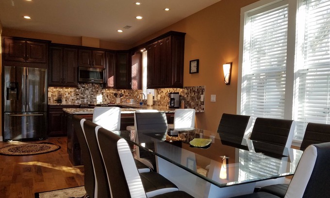 Fairfax House | STUNNING, FULLY-FURNISHED 4 BR/4 BA NEAR DULLES, RESTON & DC