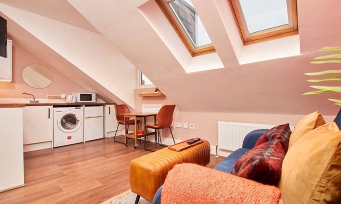 Newcastle-upon-Tyne Condo | Stunning Gem of Newcastle