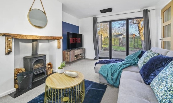 Rugby Condo | Stunning Rugby Gem - Football Table