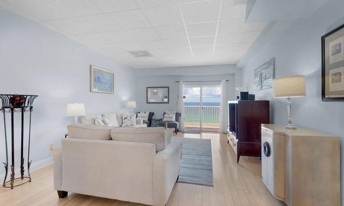 Pensacola Beach Condo | 🌊Stunning Gulf Front Views-Top Floor Balcony-Pool w/Hot Tub-Sans Souci 705🌊