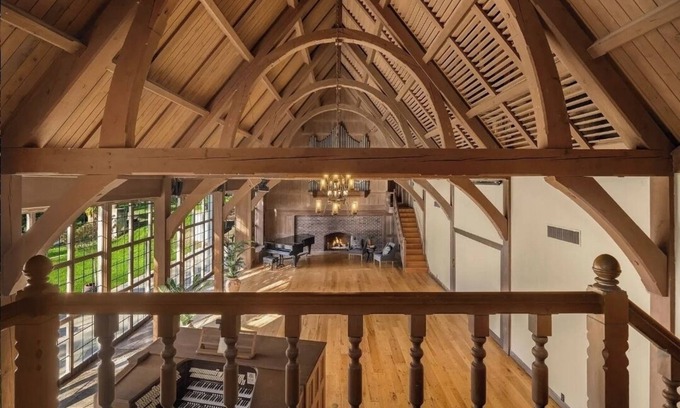 Seahurst House | Stunning High Bank 3 BDRM w/Ballroom on the Salish Sea
