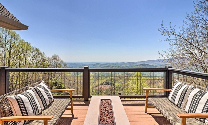 Highlands House | Stunning Highlands Escape w/Fireplace & Game Room