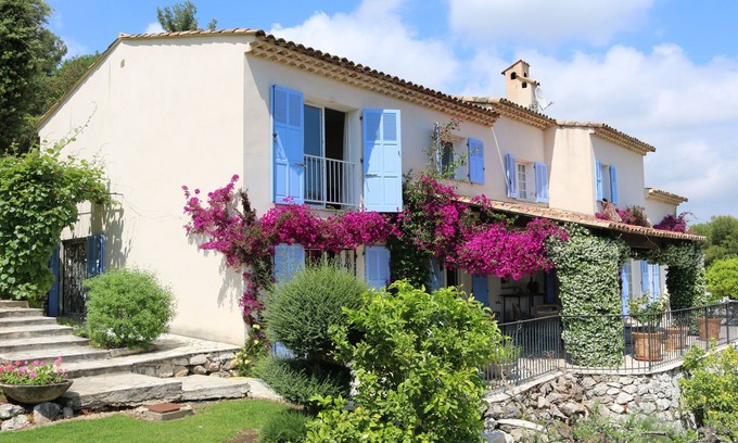 Tourrettes-sur-Loup House | Stunning Holiday Villa With Pool and Garden in Tourrettes