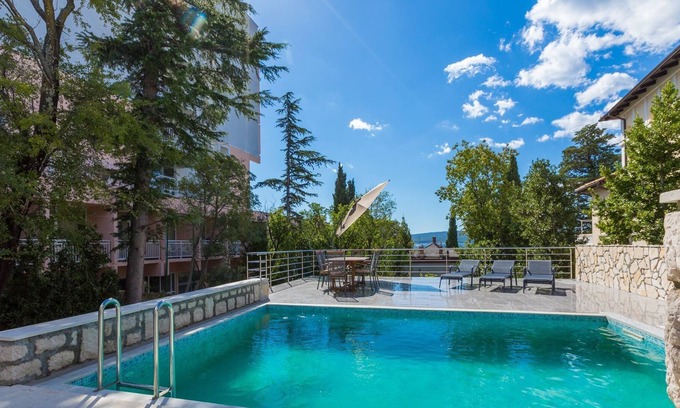 Selce House | Stunning Holiday Home in Selce with Private Pool