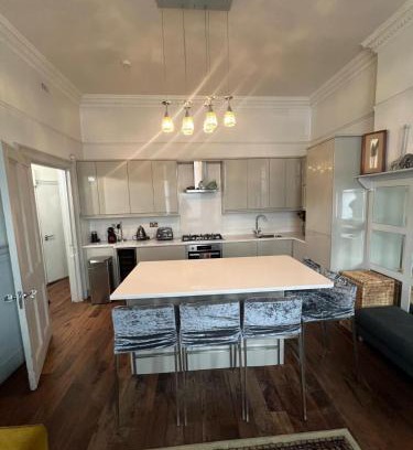 Holland Park Apartment | Stunning Holland Park 2 BR - sleeps 6