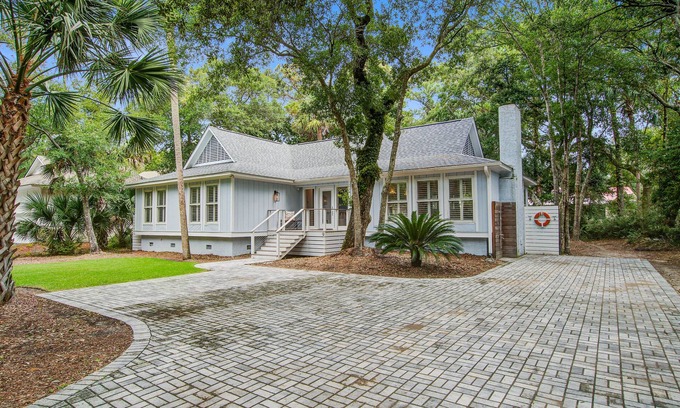 Isle of Palms House | Stunning home, close to beach with large deck, pool & outdoor shower