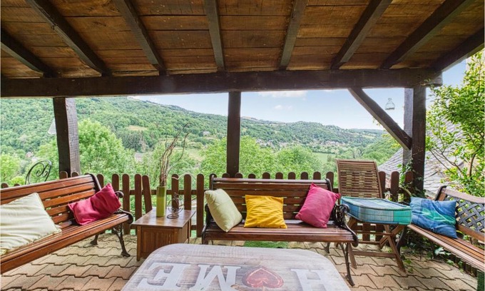 Saint-Laurent-d'Olt House | Stunning Home In Saint Laurent D'olt
