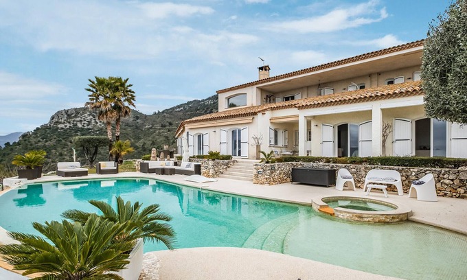 Aspremont Apartment | Stunning home in Aspremont