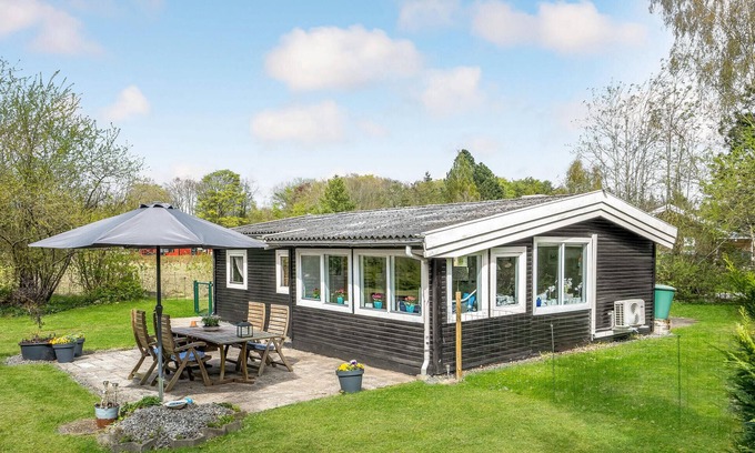Kaldred House | Stunning home in Eskebjerg with kitchen