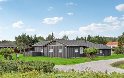 Fjellerup Strand House | Stunning Home In Glesborg With Kitchen