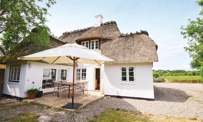 Grasten House | Stunning home in Gråsten with kitchen