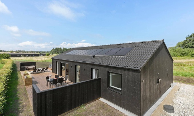 Grenaa House | Stunning home in Grenaa with sauna