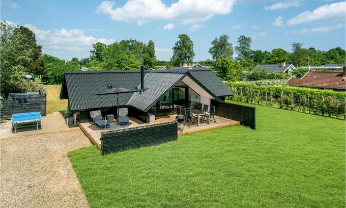 Pøt Strandby House | Stunning Home In Juelsminde With Wifi