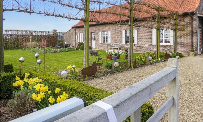Heuvelland House | Stunning Home In Kemmel With Wifi