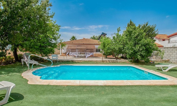 La Carlota House | Stunning home in La Carlota with WiFi
