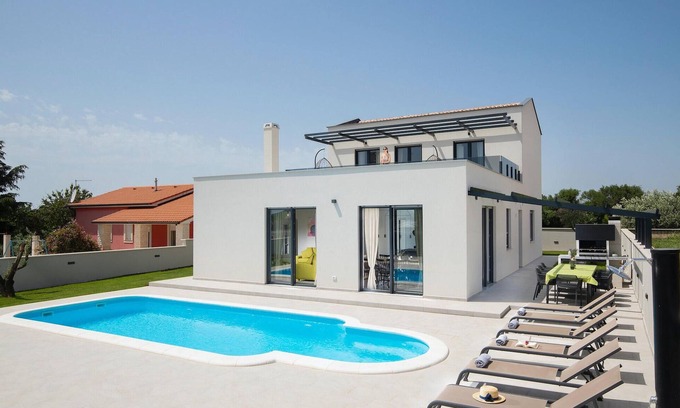 Skatari House | Stunning home in Pula