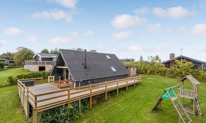 Floutrup House | Stunning home in Roslev with WiFi