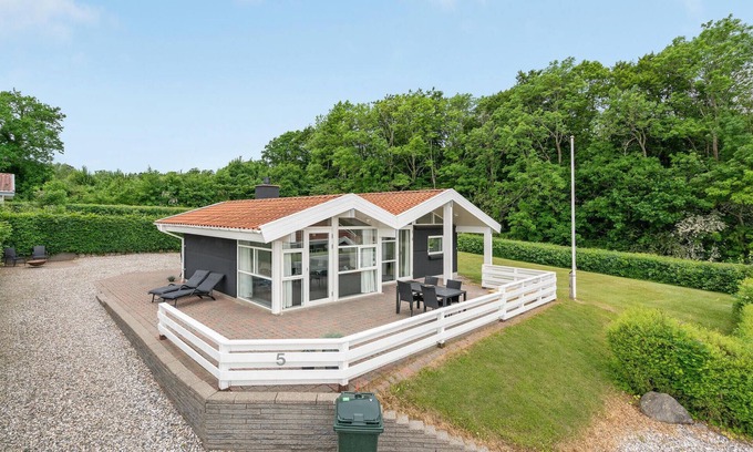 Grønninghoved Strand House | Stunning home in Sjølund with sauna