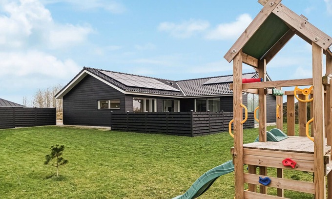 Skaven Strand House | Stunning home in Tarm with kitchen