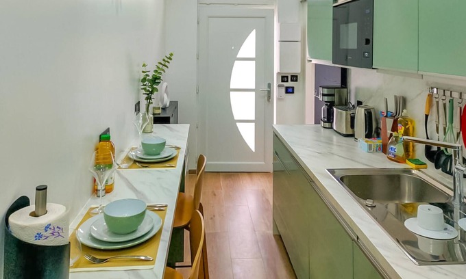 Taverny House | Stunning home in Taverny with WiFi