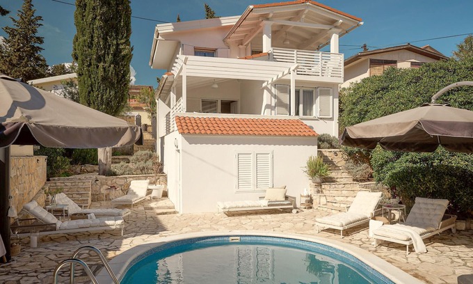 Vrboska House | Stunning home in Vrboska with kitchen