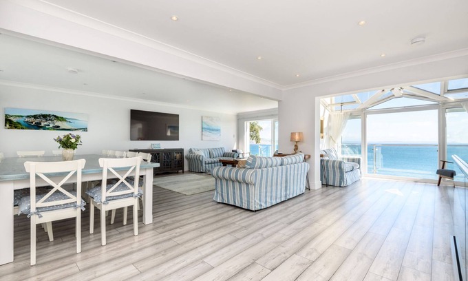 West Looe House | Stunning house sleeping 14 overlooking Looe Bay