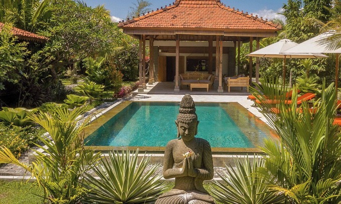 Banjartegehe Villa | Stunning Joglo in Luxury Style!