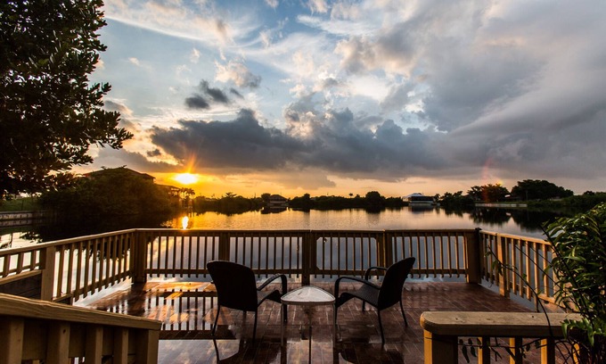 Mariner Villa | Stunning Lake View Pool Villa with SPA and Heated Pool