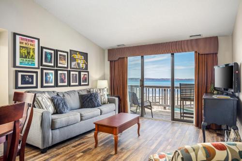 Acme Apartment | Stunning Lake Views at The Shores