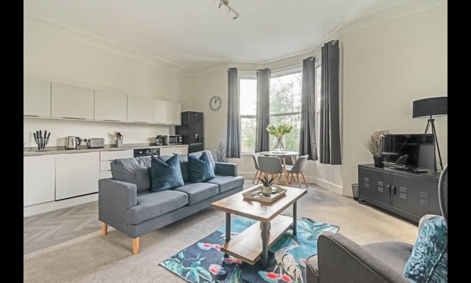 Royal Tunbridge Wells Apartment | Stunning large 1-Bed Apartment in Tunbridge Wells