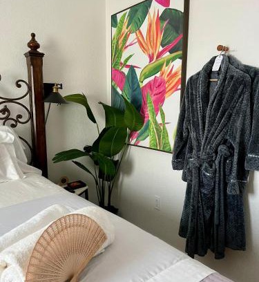 West Little Havana Apartment | Stunning Little Havana Suites Close to airport, Calle Ocho, Brickell, Wynwood and the Beaches - Free Parking