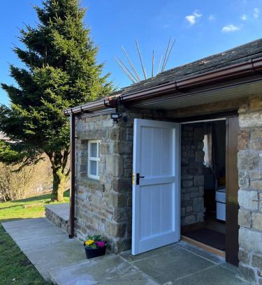 Fence House | Stunning location on Pendle Hill