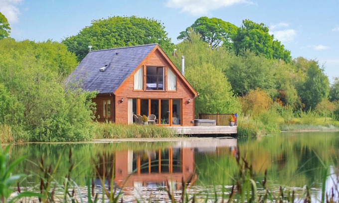 Menai Bridge Ski Chalet | Stunning lodge built over the edge of the lake.