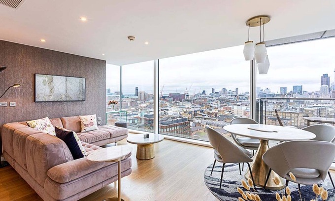 Chaucer Apartment | Stunning London View Flat