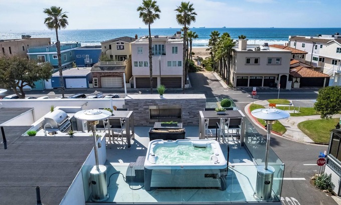 Sunset Beach House | Stunning Luxurious Home with Rooftop, Steps to Sand/Beach
