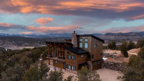 Orderville House | Stunning Luxury Family Home Near Zion National Park