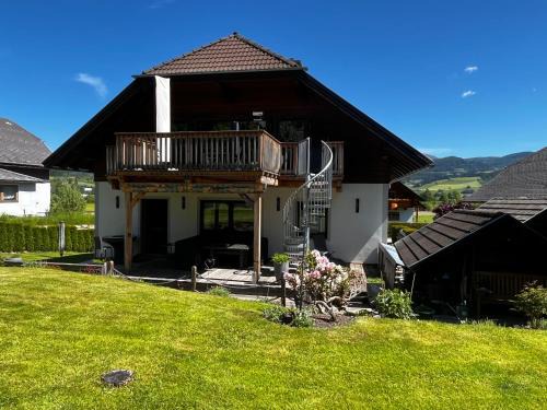 Tamsweg House | Stunning Luxury Holiday Accommodation, Sleeps 4, Living Room, Kitchen, Games Room and Bar