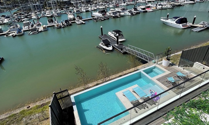 Safety Beach House | Stunning Luxury Waterfront Retreat – Sleeps 12, Pool, Spa & Entertainment Galore