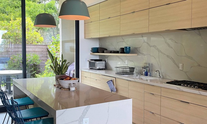 Upper Rockridge House | Stunning Modern 4-bedroom view home in Oakland Hills, 20 min to San Francisco