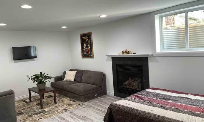 London House | Stunning/Modern Basement Unit